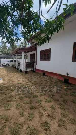 වැලිවේරිය පර්චස් 12.5 සමග නිවස