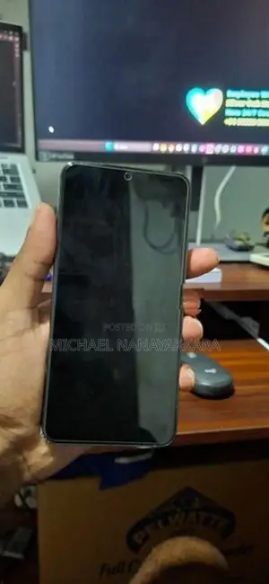 Samsung Galaxy S22 (Used)