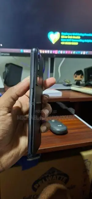 Samsung Galaxy S22 (Used)