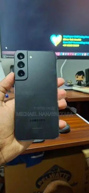 Samsung Galaxy S22 (Used)