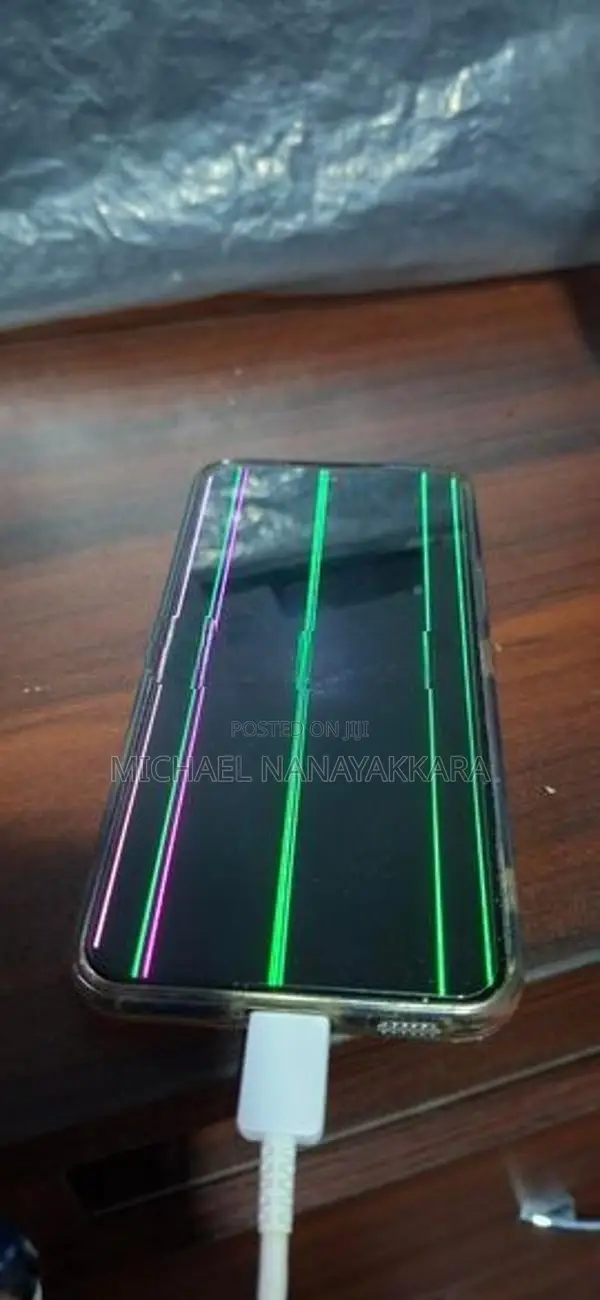 Samsung Galaxy S22 (Used)