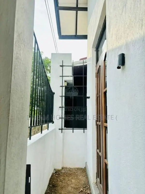 Modern 2-Story House For Rent In Thalawathugoda Wali Para