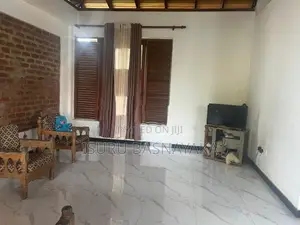 Baththaramulla Koswaththa Aggona Pet Allowed 5 Beds House For Rent.
