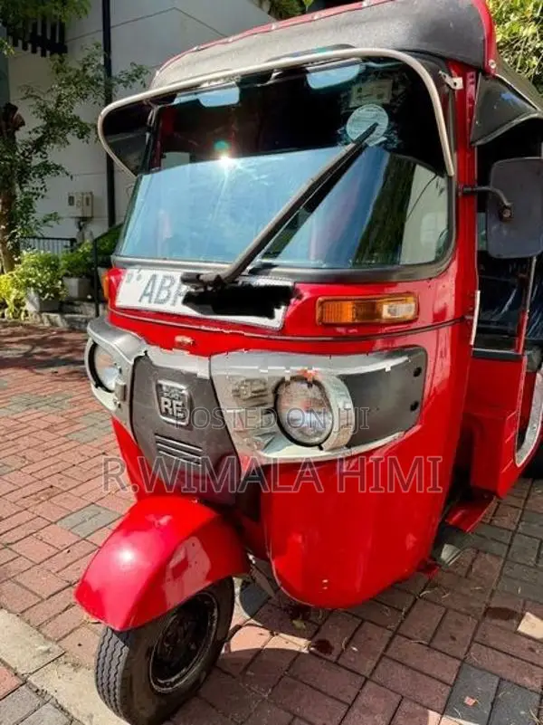 Bajaj RE 2017