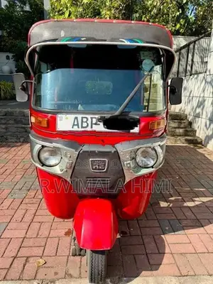 Bajaj RE 2017