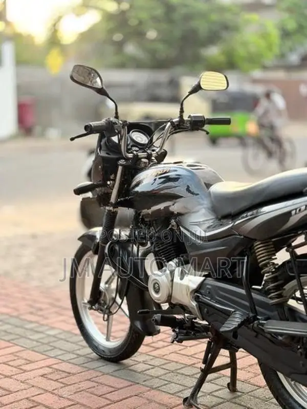 Bajaj Platina 100 ES 2017
