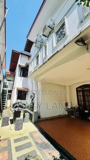 නවගමුව පත්තිනි දේවාලය අසලින් අංගසම්පූර්ණ දෙමහල් නිවසක් විකිණීමට