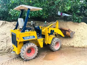 Komatsu WA30-3 2000 Heavy-Duty (Used)