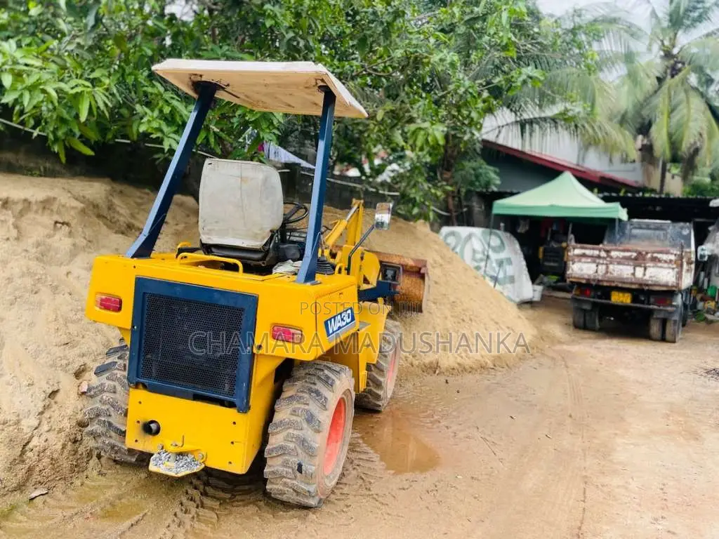 Komatsu WA30-3 2000 Heavy-Duty (Used)