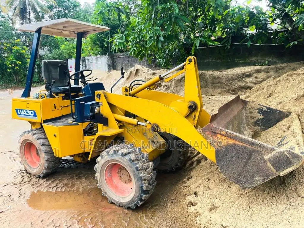 Komatsu WA30-3 2000 Heavy-Duty (Used)