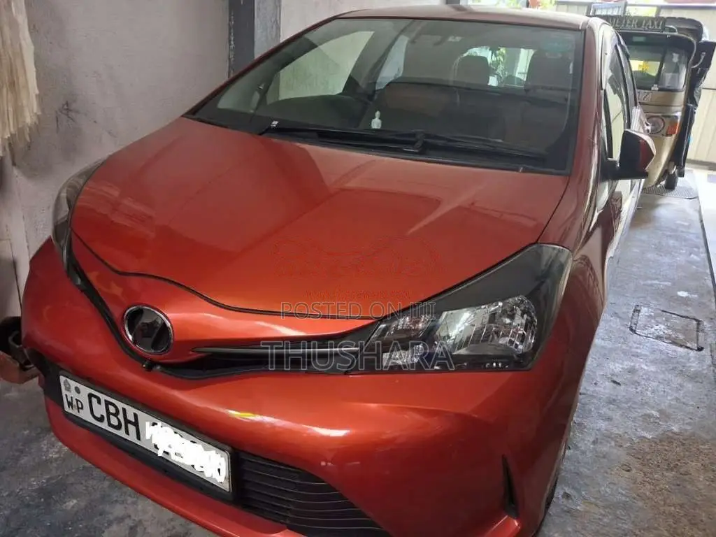 Toyota Vitz 2016 Car (Used)