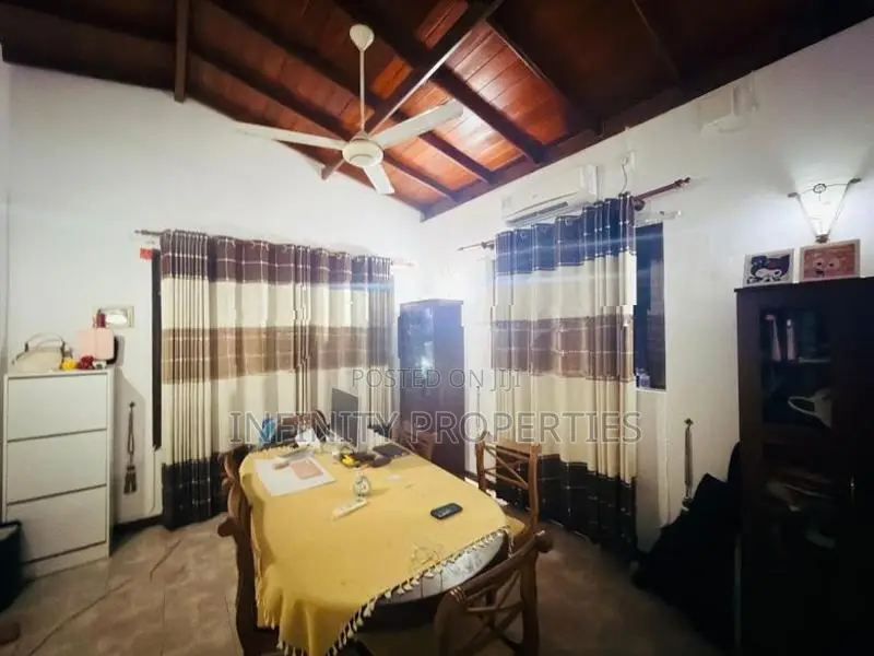 03 Story House & 6.5 P sale At Temple Road 150 M Maharagama