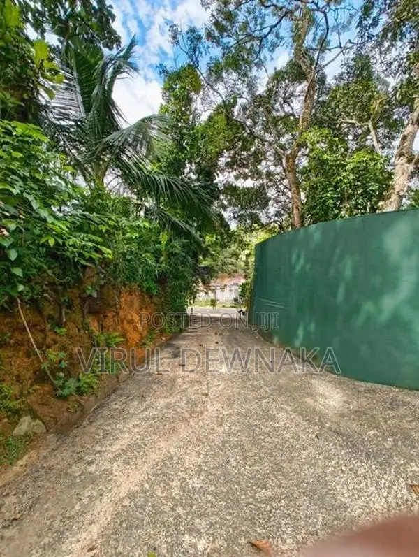5-Bedroom Two-Storey House For Rent in Galle