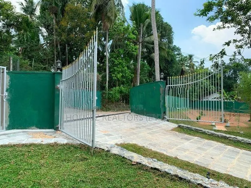 Prime 119.2-Perch House For Sale - Balummahara In Gampaha