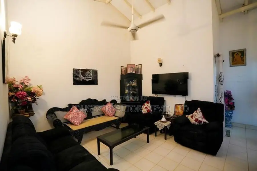 3-Bedroom House For Sale – 6.5 Perches, Athurugiriya