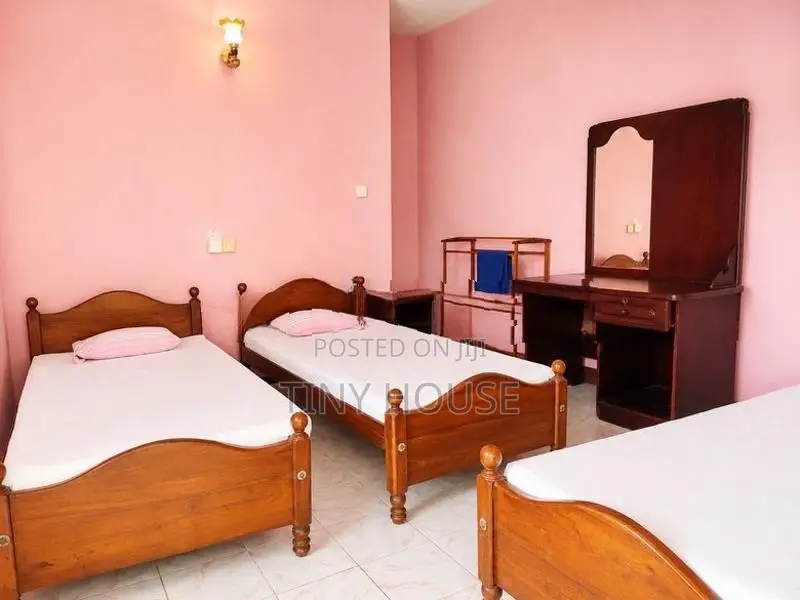 A/C Non-A/C Rooms Near Karapitiya