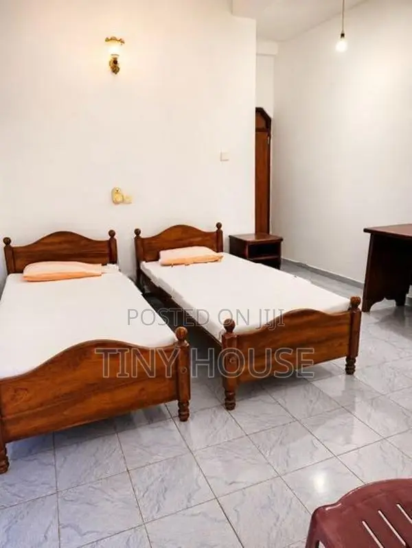 A/C Non-A/C Rooms Near Karapitiya