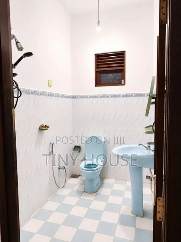 A/C Non-A/C Rooms Near Karapitiya