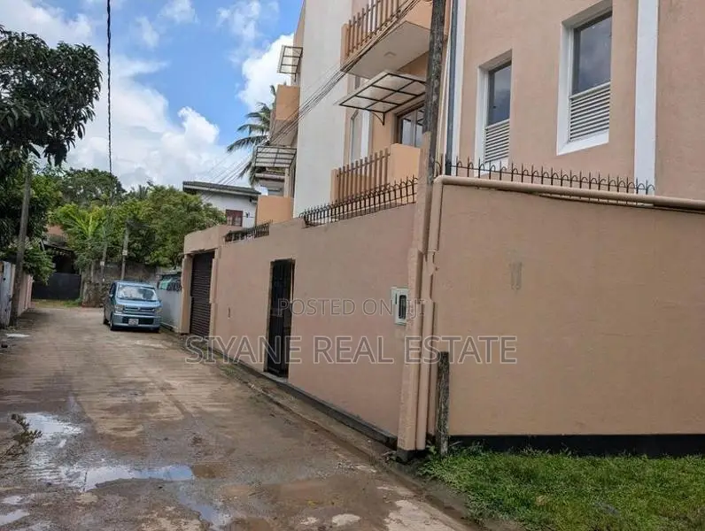 Malabe Luxury Architect-Designed Three-Storey House For Sale