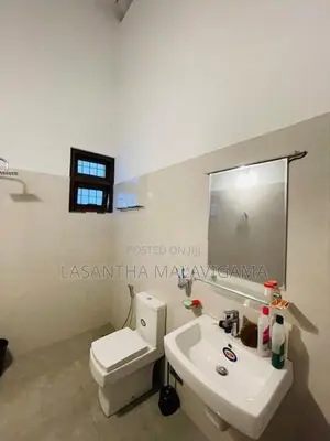 Single storey houses for sale in Athurugiriya with furniture