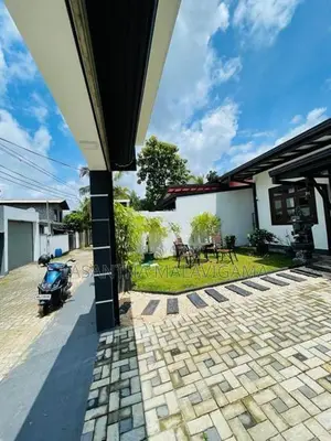 Single storey houses for sale in Athurugiriya with furniture