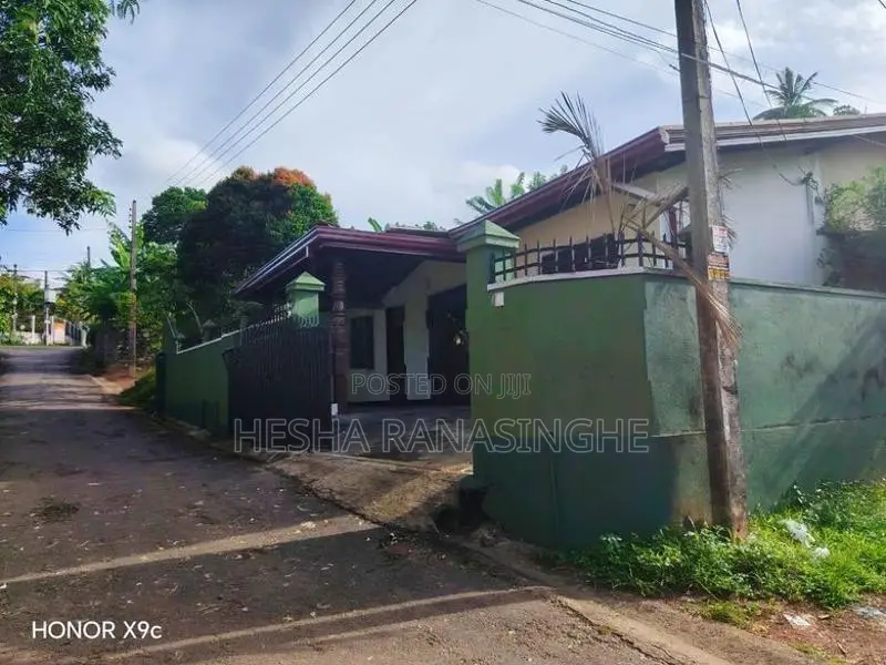 House with Annex Very Close to Kottawa Town for Sale