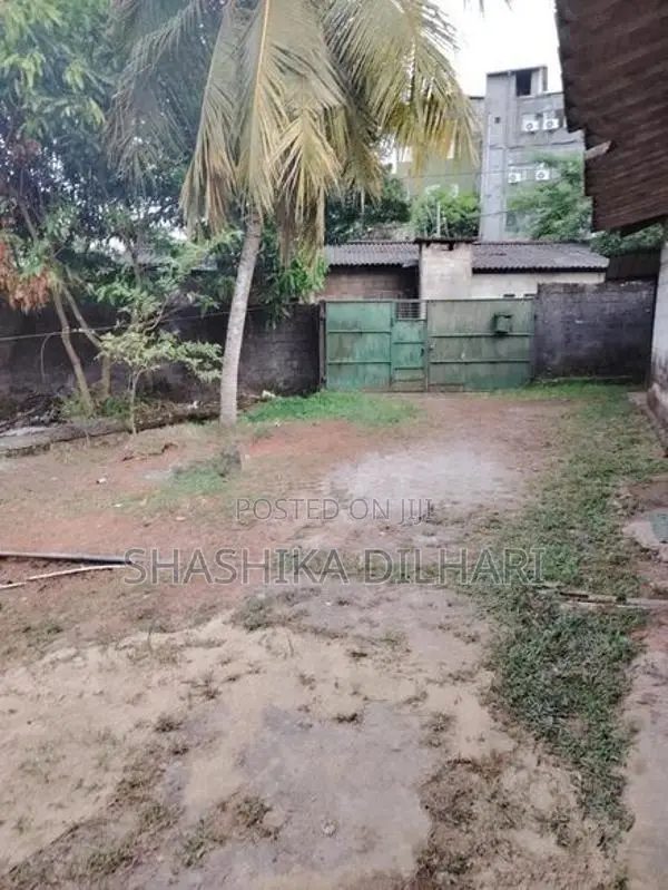 Room At Pannipitiya Junction