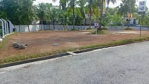 කොච්චිකඩේ මීගමුව 250 බස් පාරට ආසන්නව නේවාසික බිම් කොටස්