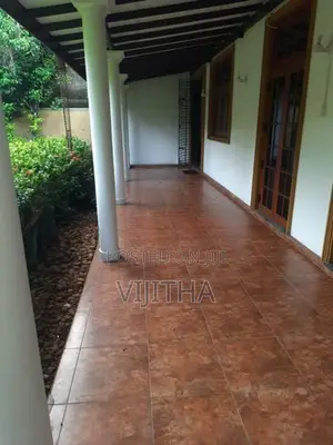 Separate Upstair Unit for Rent Talapathpitiya