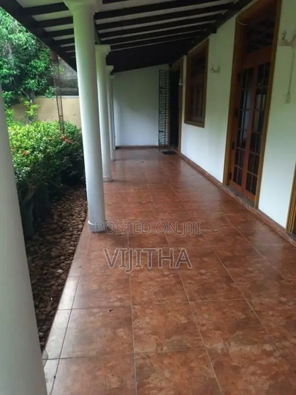 Separate Upstair Unit for Rent Talapathpitiya
