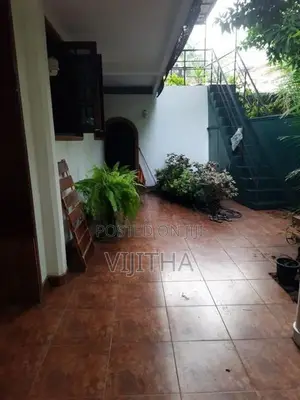 Separate Upstair Unit for Rent Talapathpitiya
