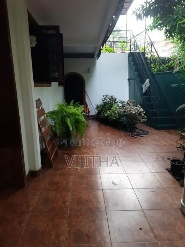 Separate Upstair Unit for Rent Talapathpitiya