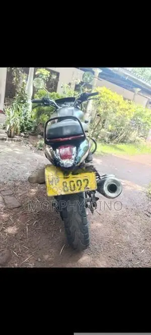 Bajaj V15 2016