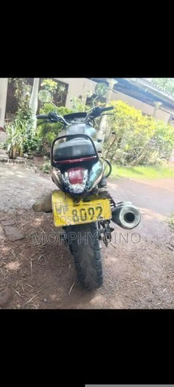 Bajaj V15 2016