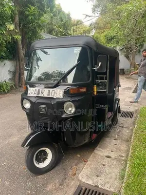 Bajaj RE 2016