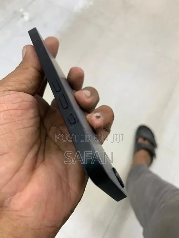 Apple iPhone 17e GB (Used)