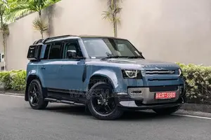 Land Rover Defender P300 2025
