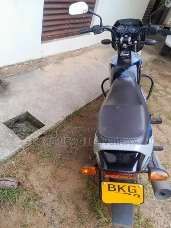 Bajaj CT100 2025