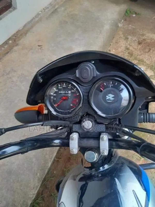 Bajaj CT100 2025