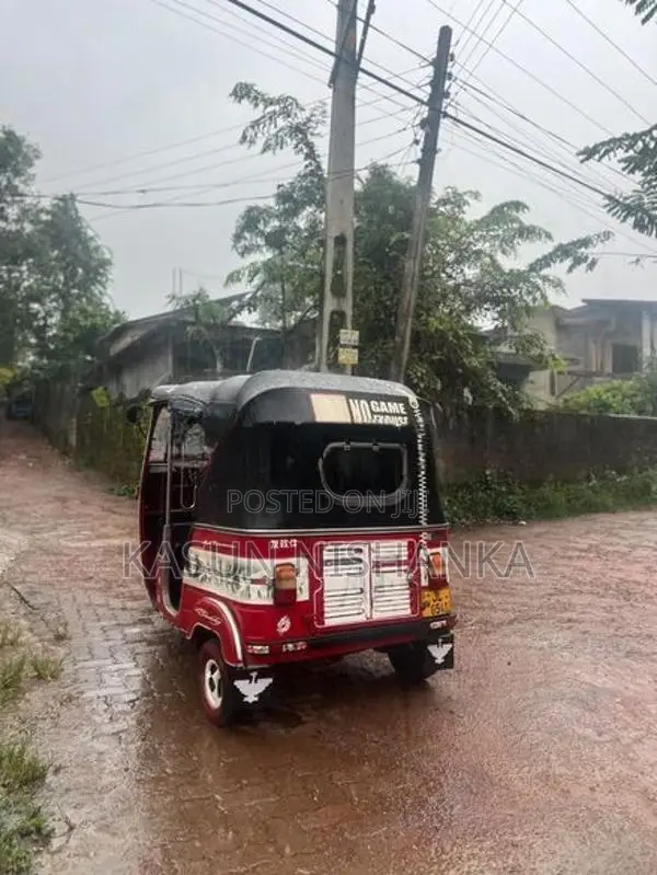 Bajaj RE 2005