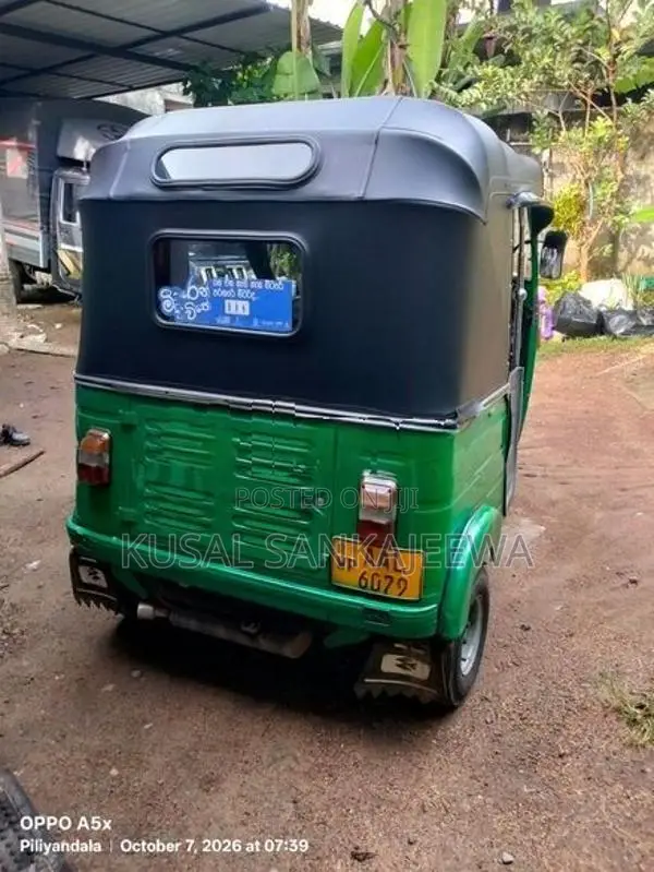 Bajaj RE 2013