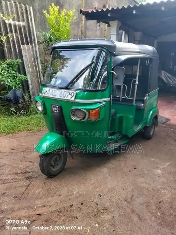 Bajaj RE 2013