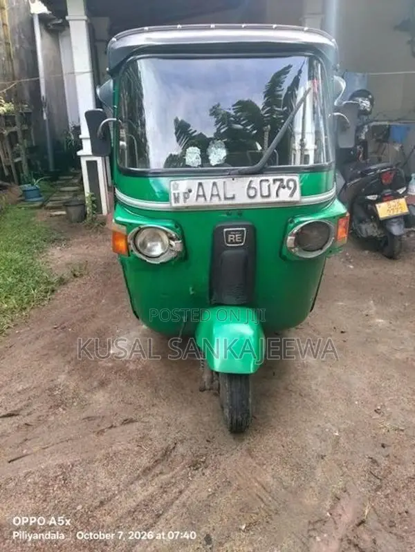 Bajaj RE 2013