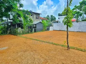 Yakkala නුවර පාරට ආසන්නව වටිනා ඉඩමක්