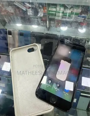 Apple iPhone 8 (Used)