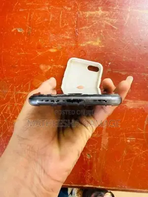 Apple iPhone 8 (Used)