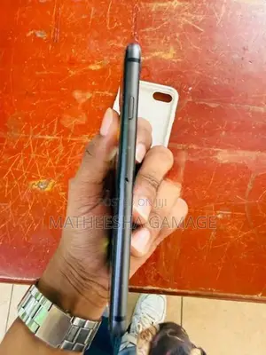 Apple iPhone 8 (Used)