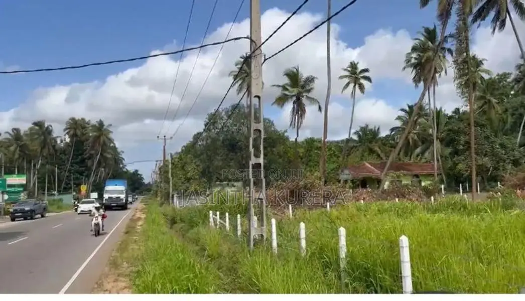 Prime Commercial With Residential Property Facing Main Road