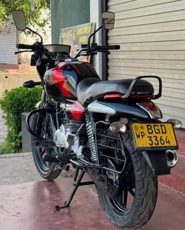 Bajaj V15 2017