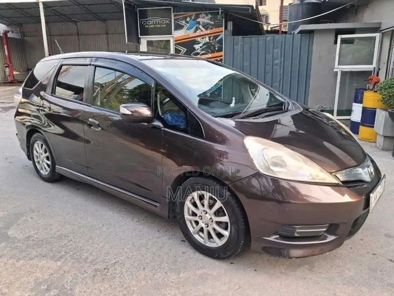 Honda Fit Shuttle 2012